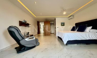 Casa de Lujo en Venta en Lagos del Sol con Vista al Lago