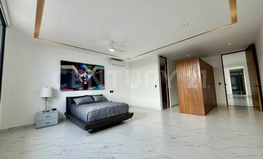 Casa de Lujo en Venta en Lagos del Sol con Vista al Lago