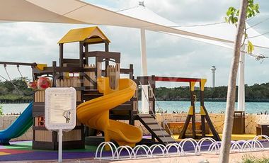 Casa de Lujo en Venta en Lagos del Sol con Vista al Lago