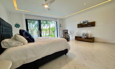Casa de Lujo en Venta en Lagos del Sol con Vista al Lago