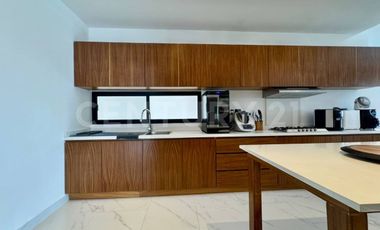 Casa de Lujo en Venta en Lagos del Sol con Vista al Lago