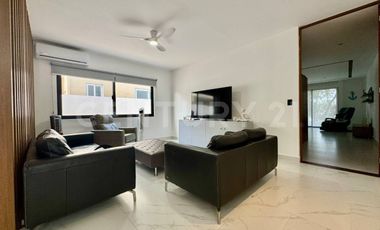 Casa de Lujo en Venta en Lagos del Sol con Vista al Lago