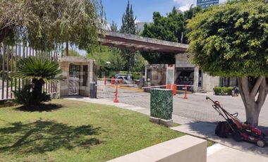 CASA EN VENTA EN BOSQUES DE ANGELOPOLIS PUEBLA CON 4 HABITACIONES Y JARDÍN.