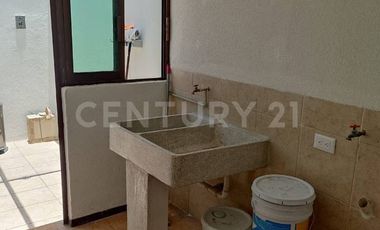 CASA EN VENTA EN BOSQUES DE ANGELOPOLIS PUEBLA CON 4 HABITACIONES Y JARDÍN.