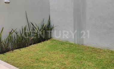 CASA EN VENTA EN BOSQUES DE ANGELOPOLIS PUEBLA CON 4 HABITACIONES Y JARDÍN.