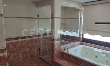 CASA EN VENTA EN BOSQUES DE ANGELOPOLIS PUEBLA CON 4 HABITACIONES Y JARDÍN.