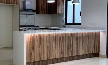 CASA EN VENTA EN BOSQUES DE ANGELOPOLIS PUEBLA CON 4 HABITACIONES Y JARDÍN.