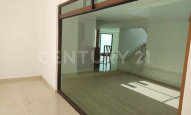 CASA EN VENTA EN BOSQUES DE ANGELOPOLIS PUEBLA CON 4 HABITACIONES Y JARDÍN.