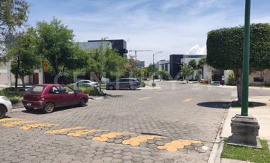 CASA EN VENTA EN BOSQUES DE ANGELOPOLIS PUEBLA CON 4 HABITACIONES Y JARDÍN.