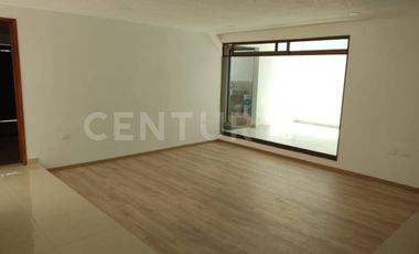 CASA EN VENTA EN BOSQUES DE ANGELOPOLIS PUEBLA CON 4 HABITACIONES Y JARDÍN.