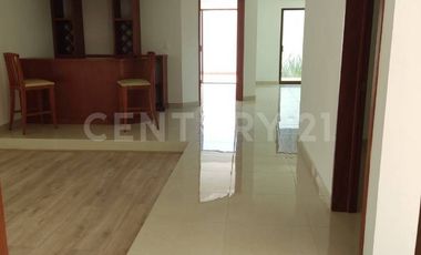 CASA EN VENTA EN BOSQUES DE ANGELOPOLIS PUEBLA CON 4 HABITACIONES Y JARDÍN.