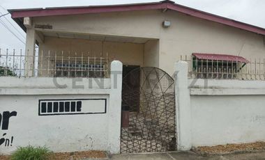 Oportunidad de Venta Casa en Santa Elena Esquinera V.Vill