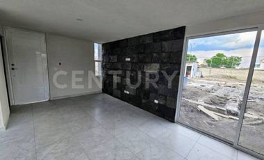 Venta de casa en Puebla Villas Santa Sofia Xilotzingo, con jardin