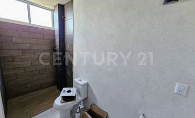 Venta de casa en Puebla Villas Santa Sofia Xilotzingo, con jardin
