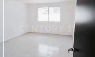 Venta de casa en Puebla Villas Santa Sofia Xilotzingo, con jardin