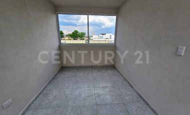 Venta de casa en Puebla Villas Santa Sofia Xilotzingo, con jardin
