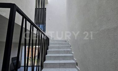 Venta de casa en Puebla Villas Santa Sofia Xilotzingo, con jardin