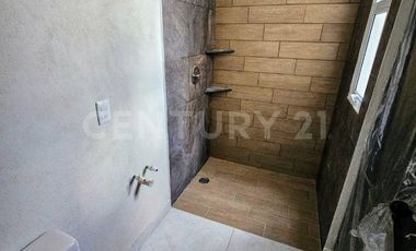 Venta de casa en Puebla Villas Santa Sofia Xilotzingo, con jardin