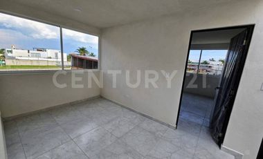 Venta de casa en Puebla Villas Santa Sofia Xilotzingo, con jardin