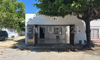 Casa familiar con alberca privada y ubicación estratégica cerca de servicios.