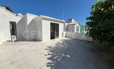 Casa familiar con alberca privada y ubicación estratégica cerca de servicios.