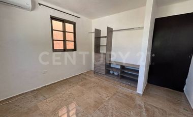 Casa familiar con alberca privada y ubicación estratégica cerca de servicios.