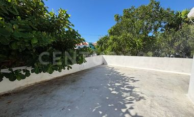 Casa familiar con alberca privada y ubicación estratégica cerca de servicios.