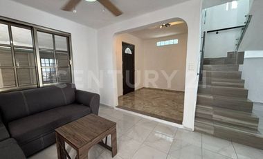 Casa familiar con alberca privada y ubicación estratégica cerca de servicios.