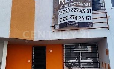 Renta de casa en Santa Rosa Residencial en Cuautlancingo Puebla