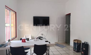 Casa en venta de tres recamaras en Manzanillo