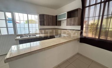 : Casa en RENTA en esquina en la COMARCA, Villa de Álvarez, Colima.