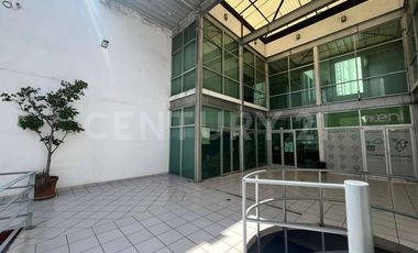 Local comercial en Renta sobre Avenida Central, SJR, Querétaro