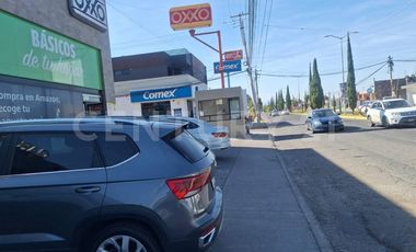 Renta de Locales en Planta Baja en Puebla, en Av. Principal en Plaza Comercial.