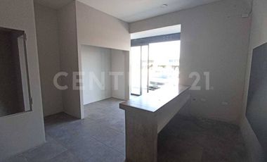 Renta de Locales en Planta Baja en Puebla, en Av. Principal en Plaza Comercial.
