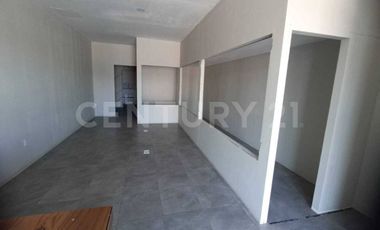 Renta de Locales en Planta Baja en Puebla, en Av. Principal en Plaza Comercial.