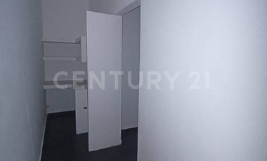 Renta de Locales en Planta Baja en Puebla, en Av. Principal en Plaza Comercial.