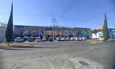 Renta de Locales en Planta Baja en Puebla, en Av. Principal en Plaza Comercial.