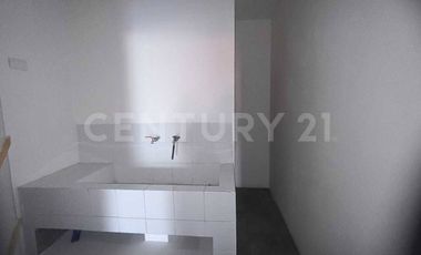Renta de Locales en Planta Baja en Puebla, en Av. Principal en Plaza Comercial.