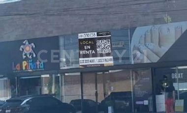 Renta de Locales en Planta Baja en Puebla, en Av. Principal en Plaza Comercial.