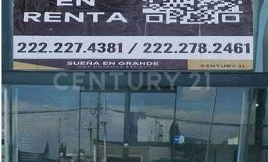 Renta de Locales en Planta Baja en Puebla, en Av. Principal en Plaza Comercial.