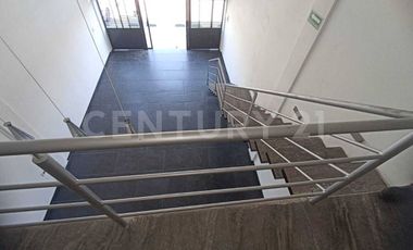 Renta de Locales en Planta Baja en Puebla, en Av. Principal en Plaza Comercial.