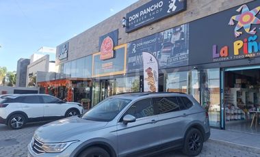Renta de Locales en Planta Baja en Puebla, en Av. Principal en Plaza Comercial.