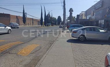Renta de Locales en Planta Baja en Puebla, en Av. Principal en Plaza Comercial.