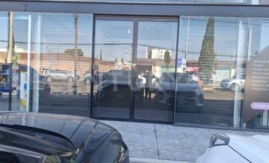 Renta de Locales en Planta Baja en Puebla, en Av. Principal en Plaza Comercial.