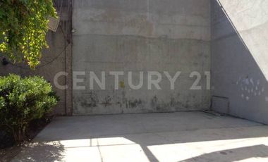 Casa con uso de suelo en venta en Leyes de Reforma, Iztapalapa, CDMX