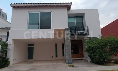 Residencia en venta en Puerta Paraíso Via Atlixcayotl Puebla