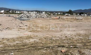 Terreno comercial en Renta en Avenida Universidad, SJR, Querétaro.