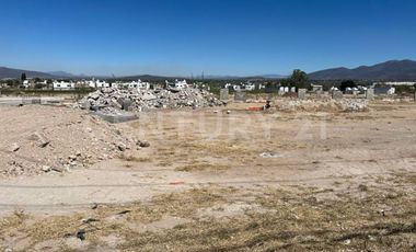 Terreno comercial en Renta en Avenida Universidad, SJR, Querétaro.