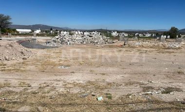 Terreno comercial en Renta en Avenida Universidad, SJR, Querétaro.