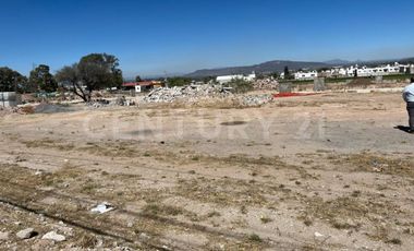 Terreno comercial en Renta en Avenida Universidad, SJR, Querétaro.